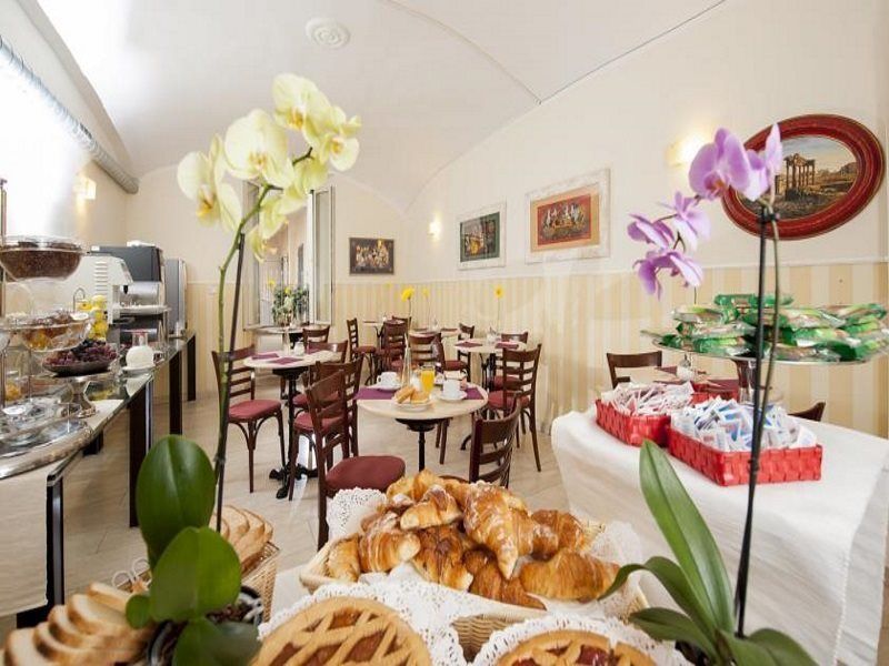 Des Artistes Hotel
