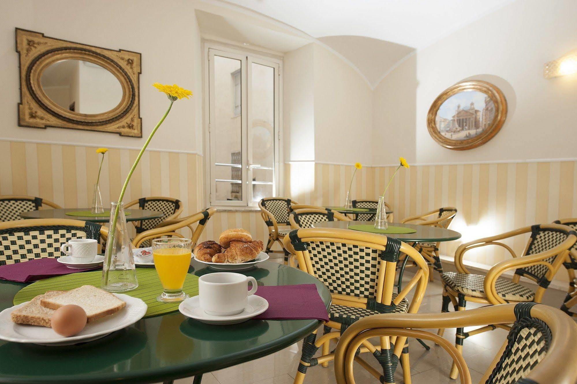 Hotel Des Artistes 3*