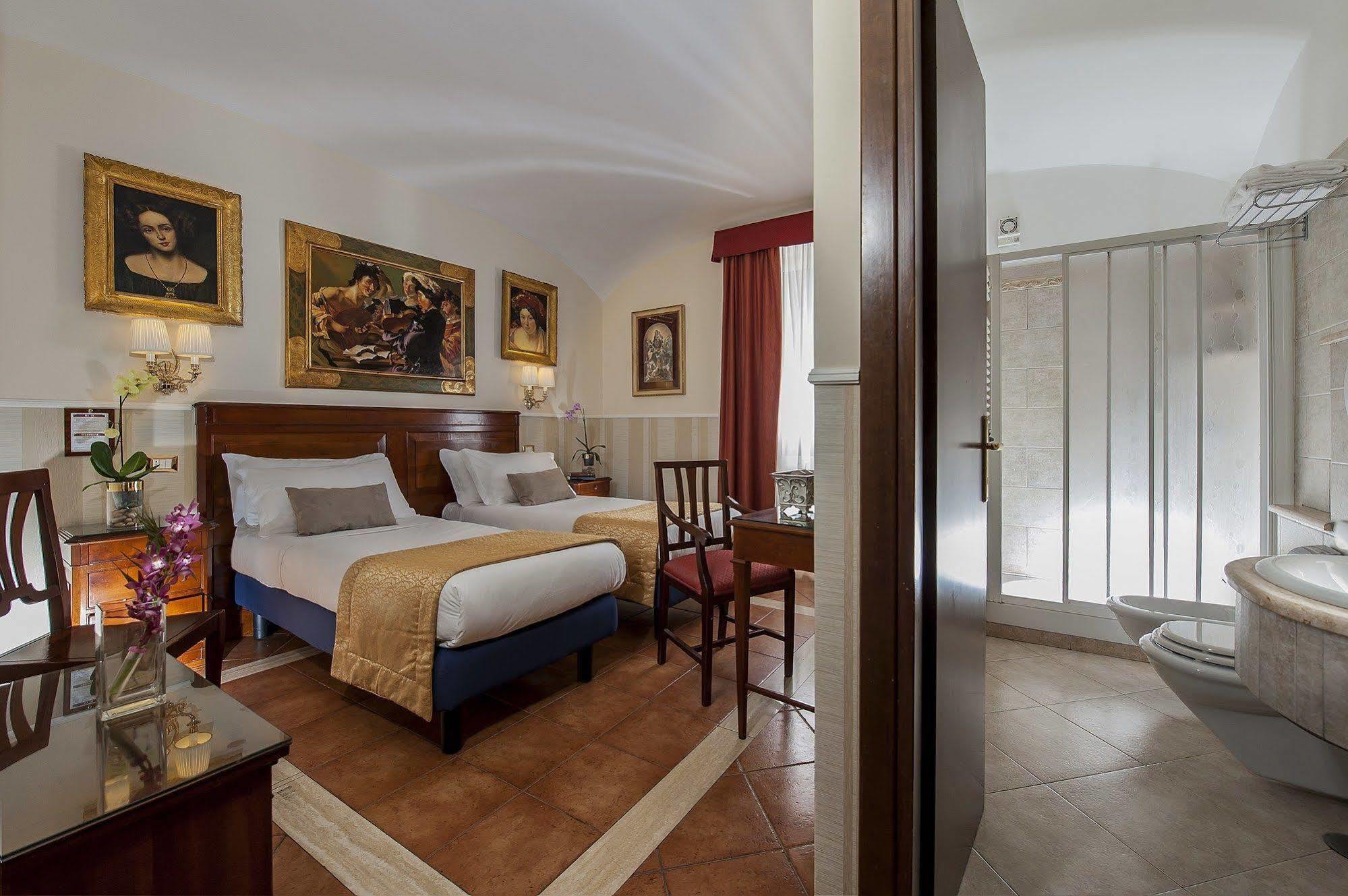 Hotel Des Artistes 3*