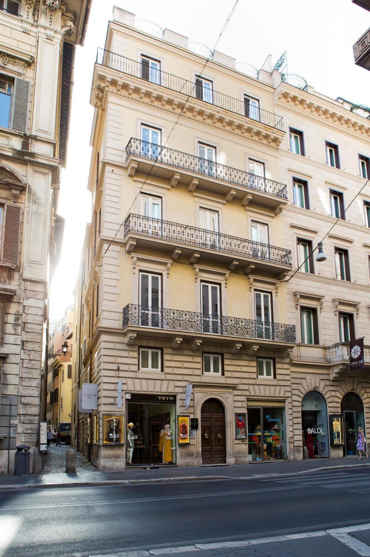 Acomodação com café da manhã  Via Del Corso