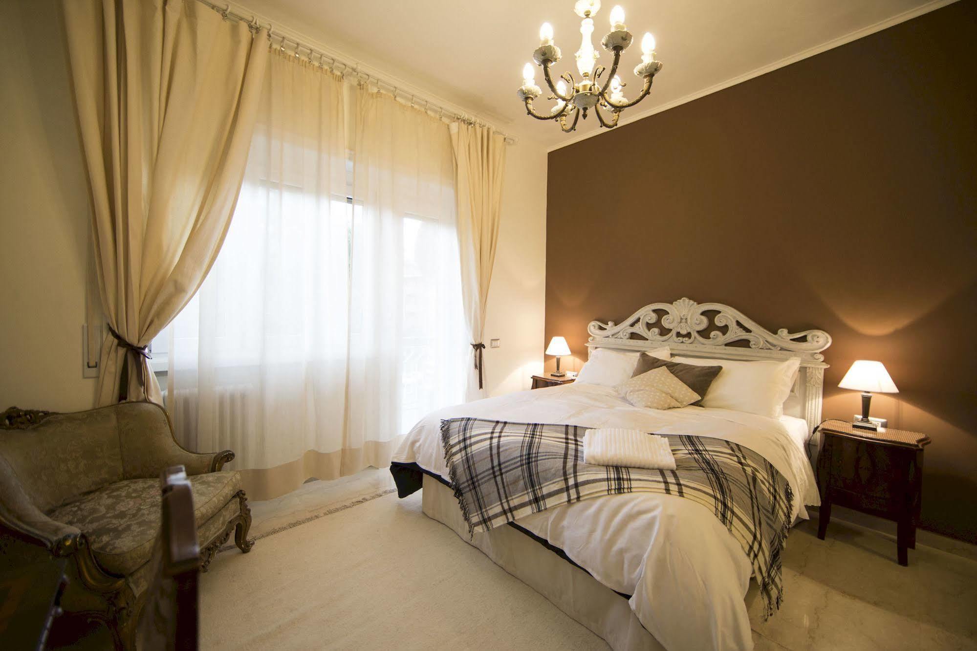 Gregory Place Couette-café