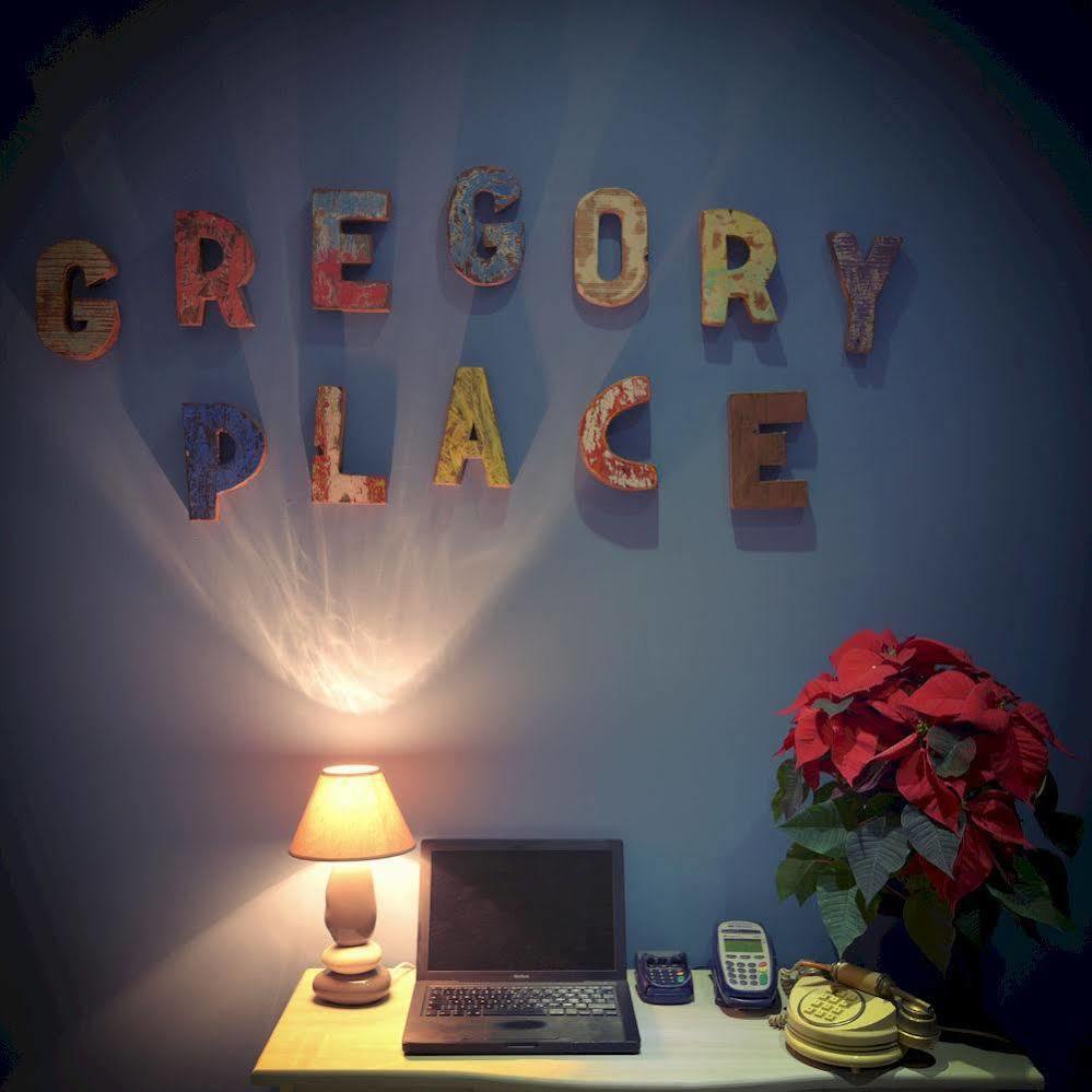 Gregory Place Couette-café 2*