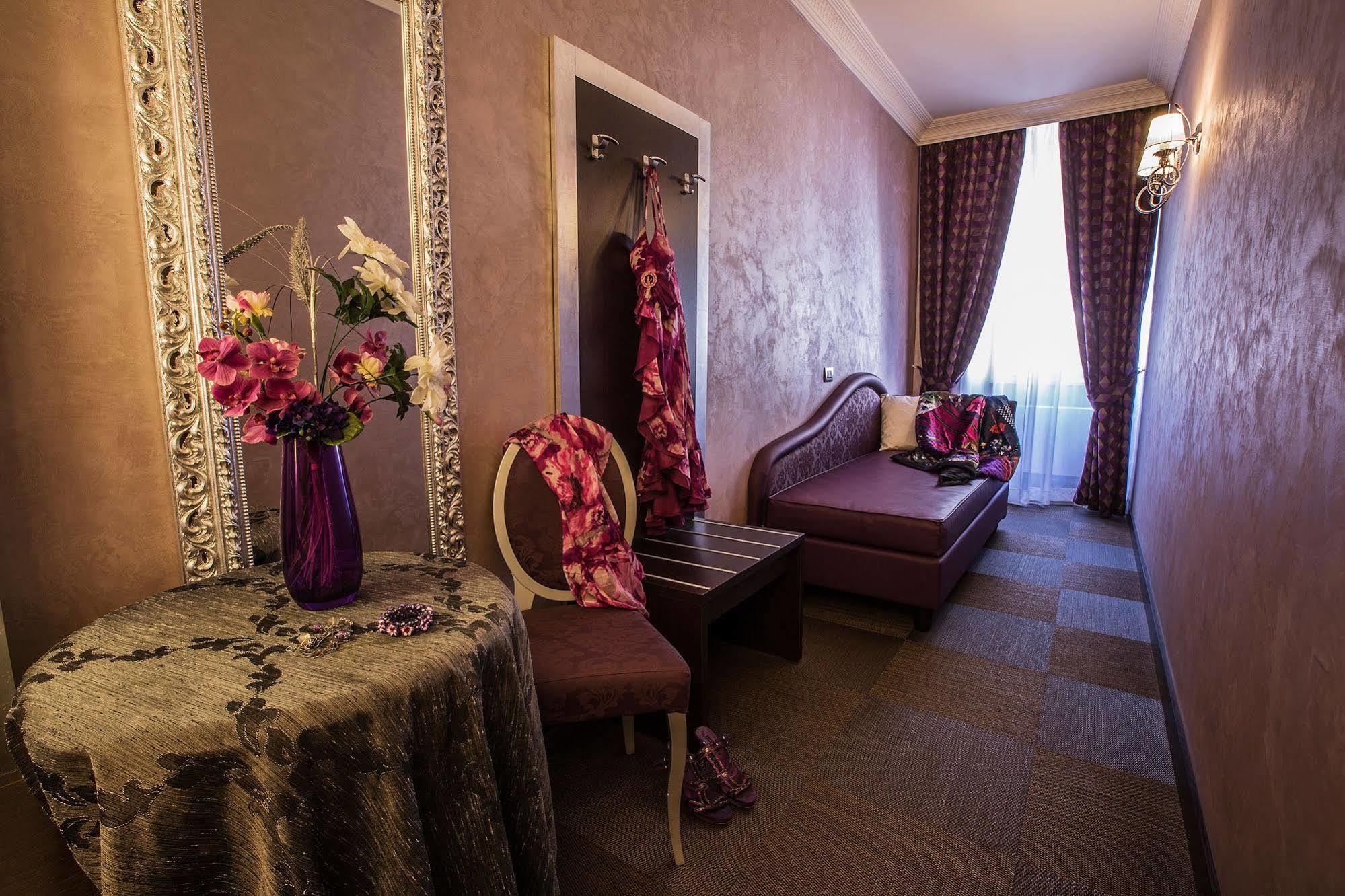 Hotel Romano 2* Rome
