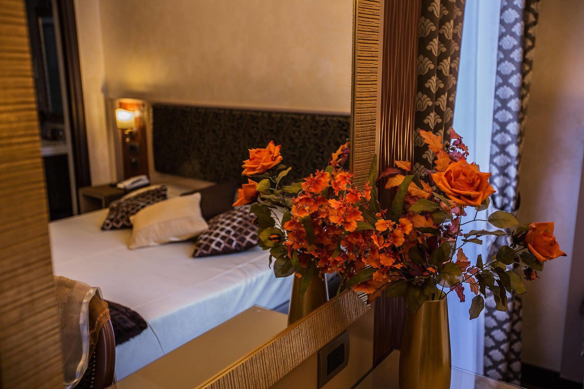 Hotel Romano 2* Rome