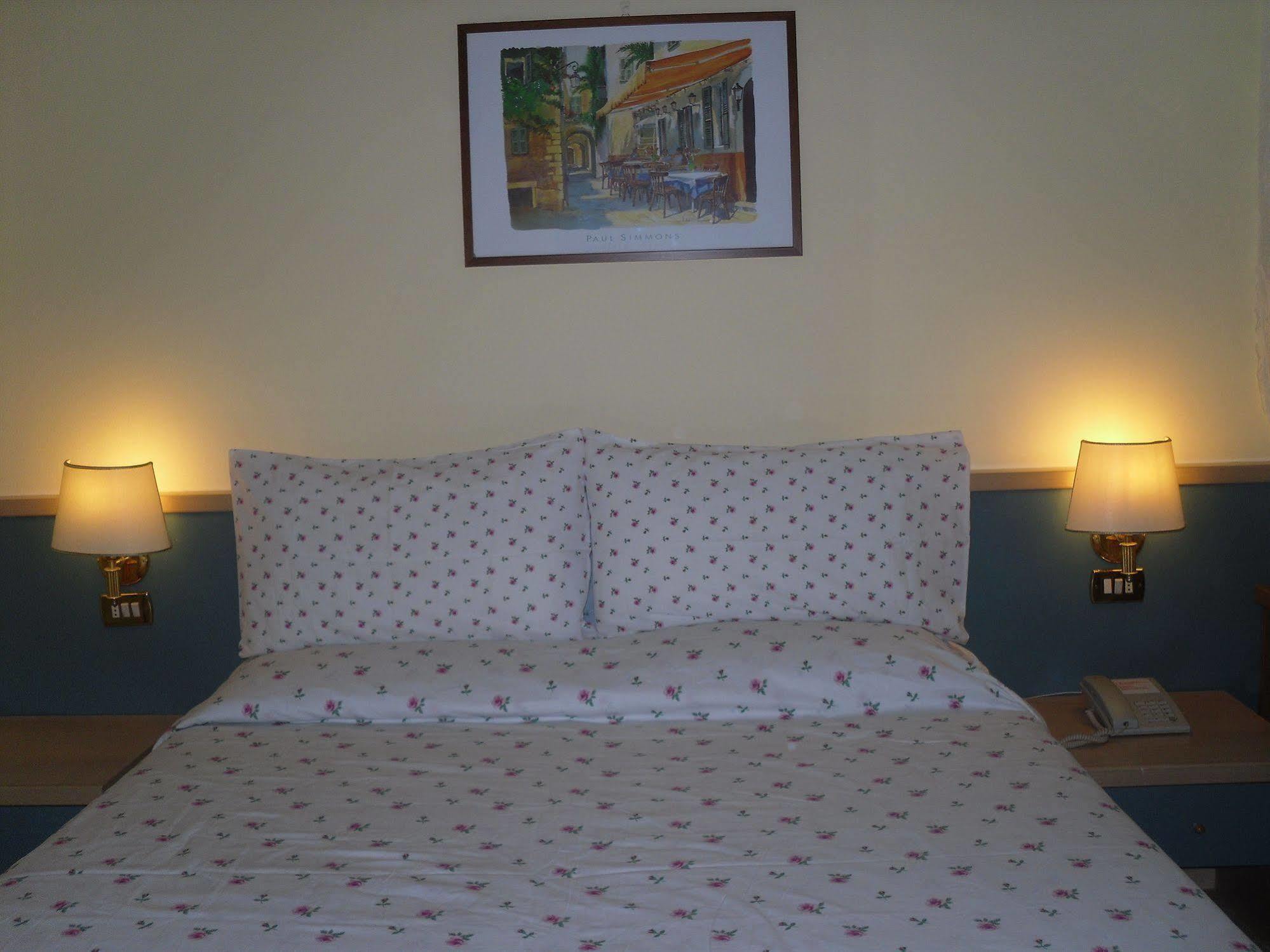 Castelfidardo 2* Rome