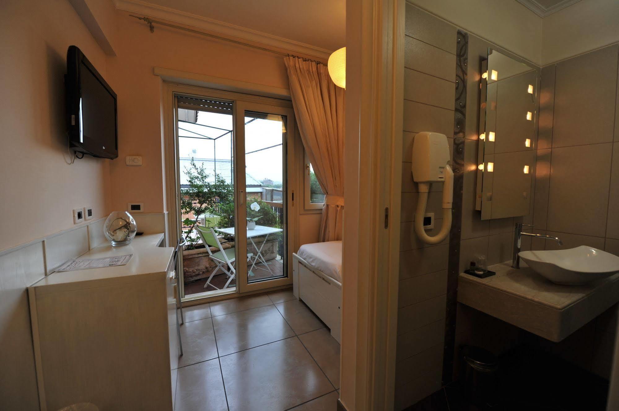 B And B Roof Garden Zaccardi Rome