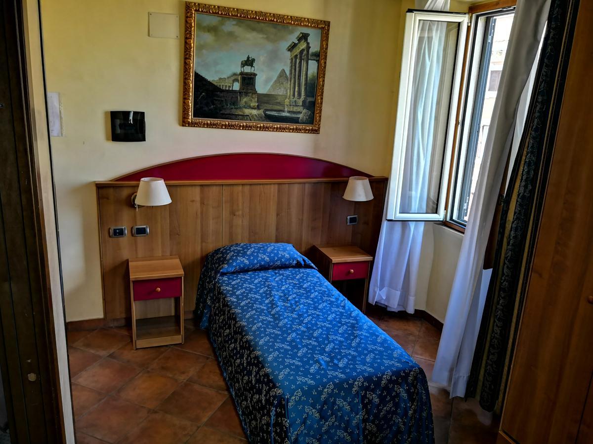 Mari Hotel 2*