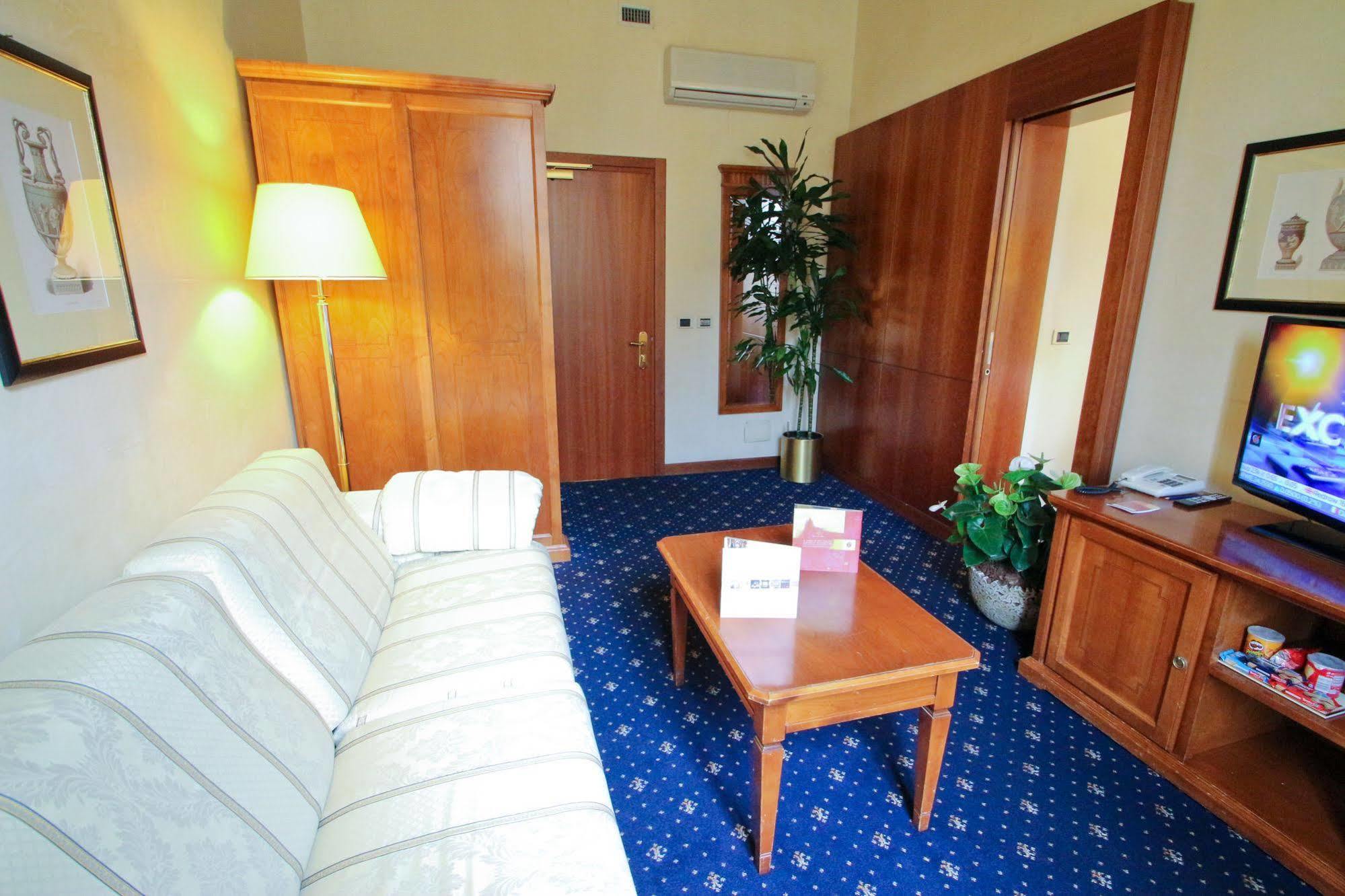 Unaway Empire Hotel Rome