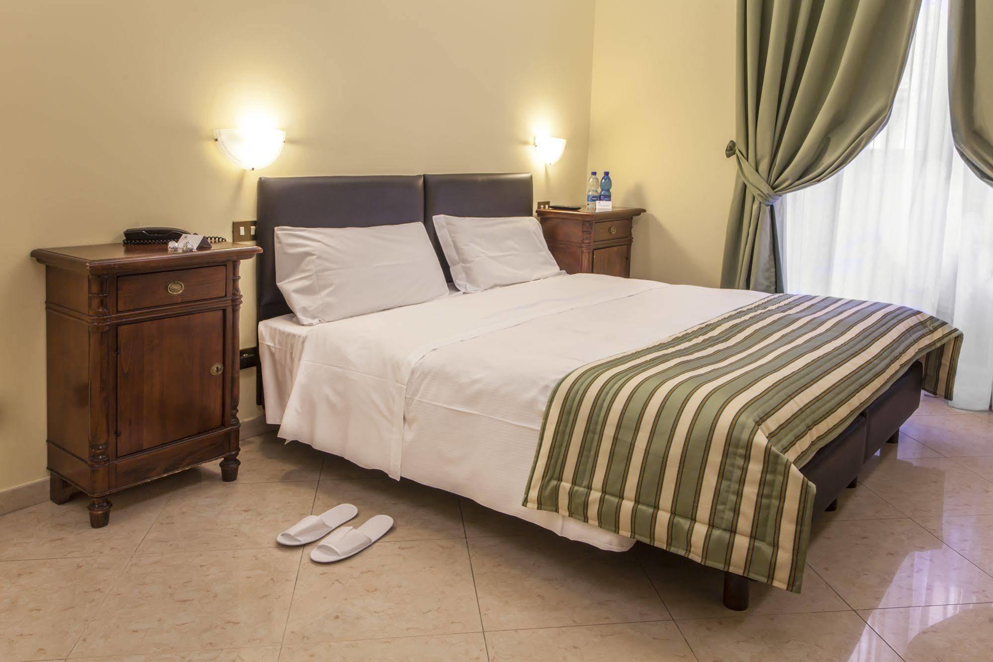Hotel Regina Giovanna Rome
