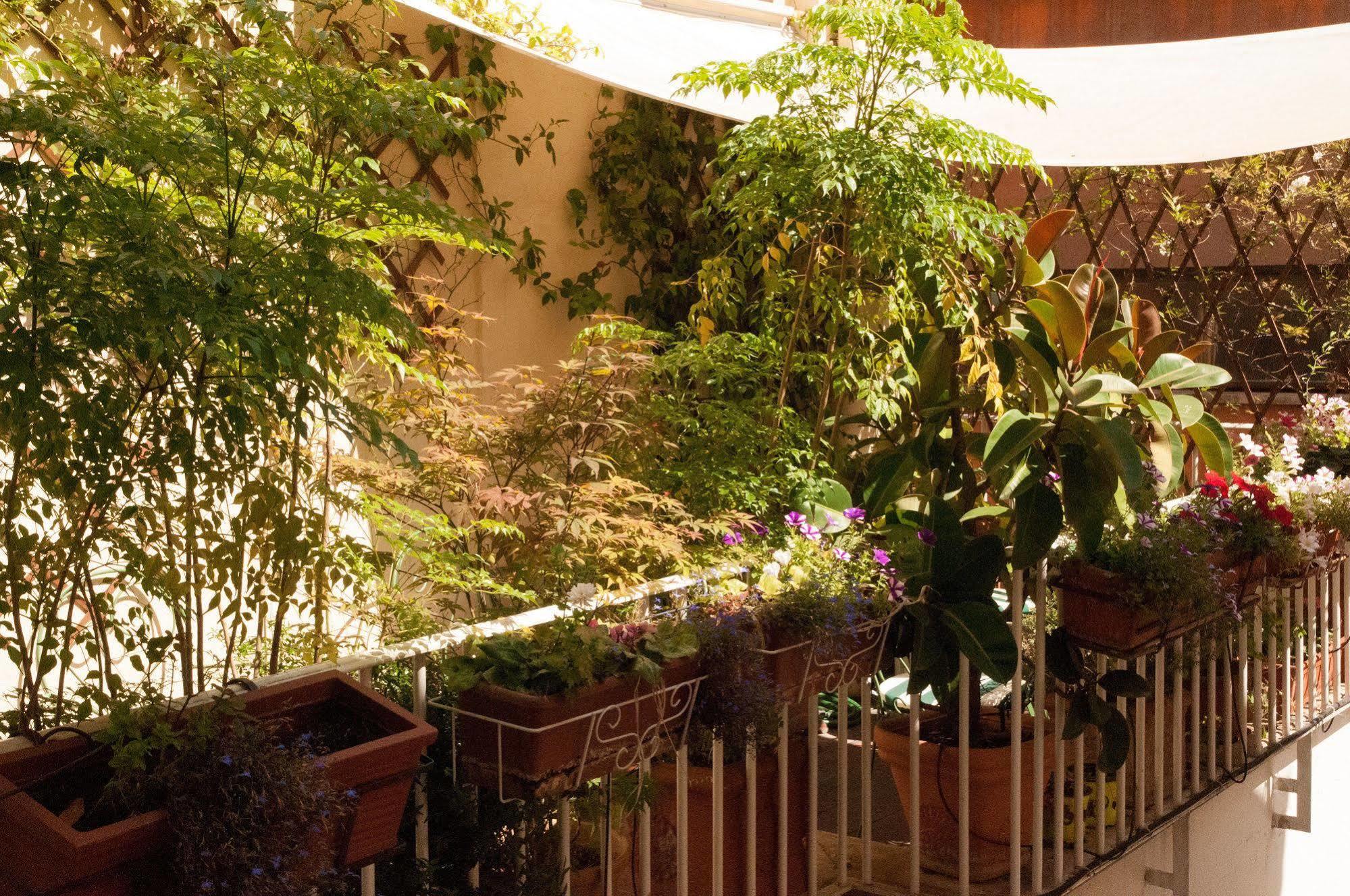 Relais Teatro Argentina 2*