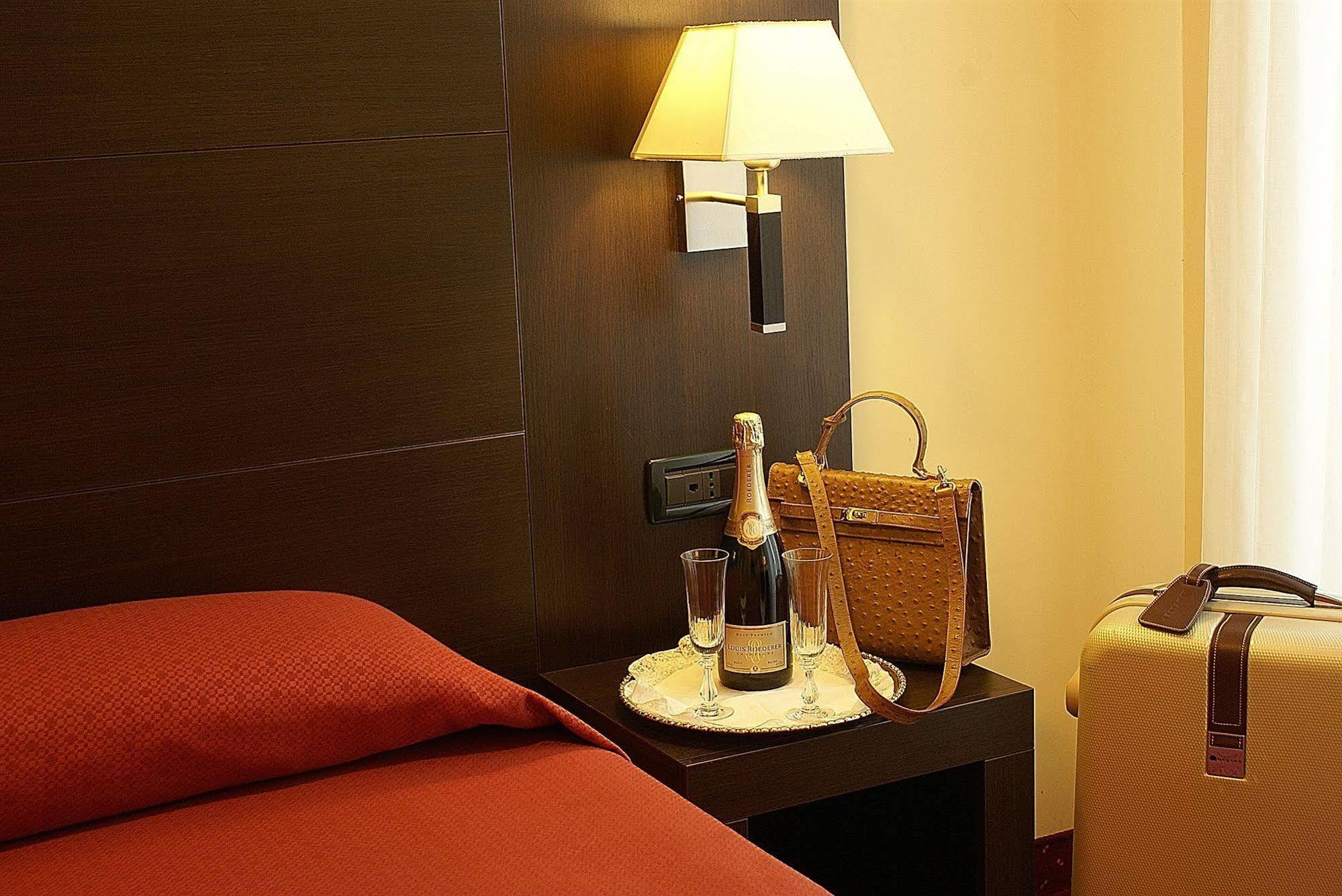 Versailles Hotel