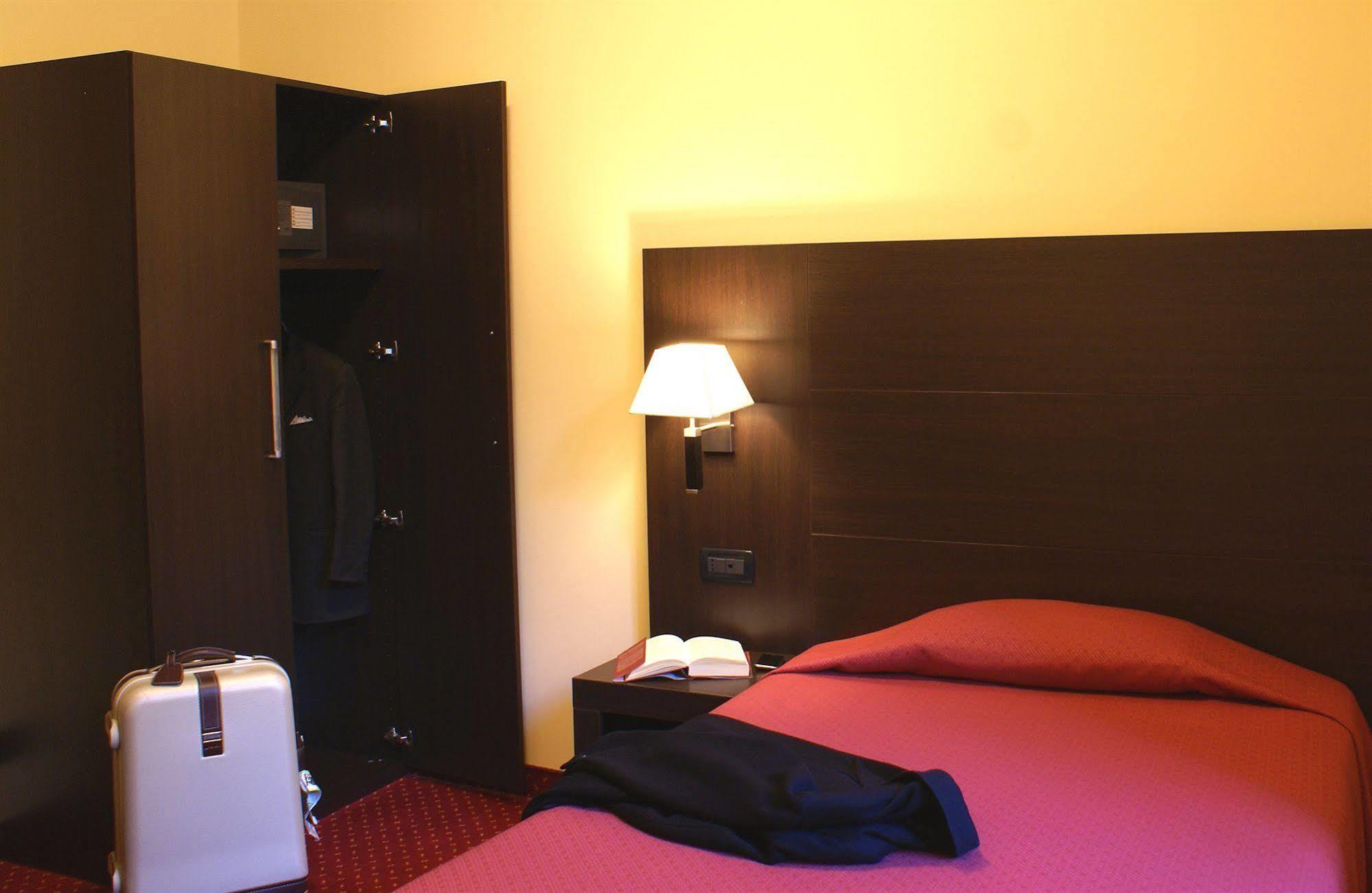 Versailles Hotel