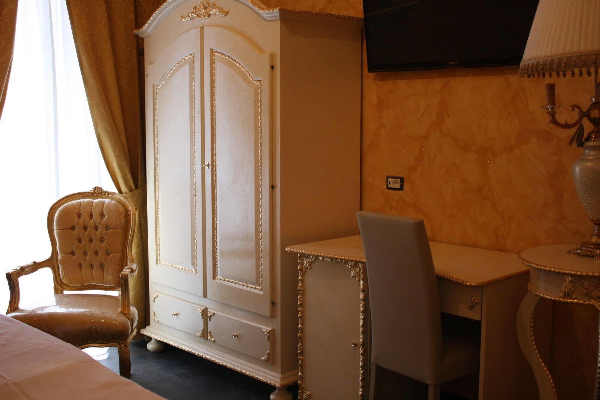 Couette-café Pope's 2*