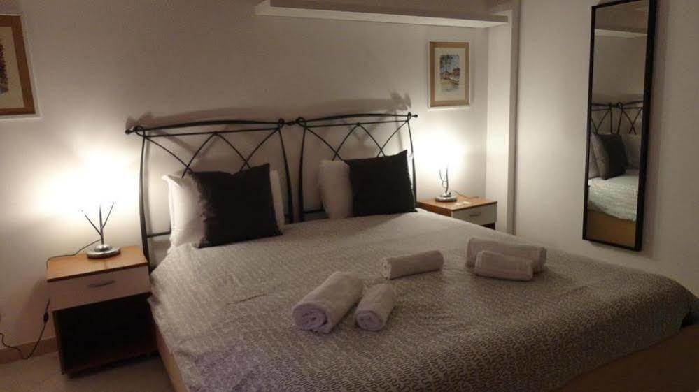 Guest house Suites Holiday Rooms *