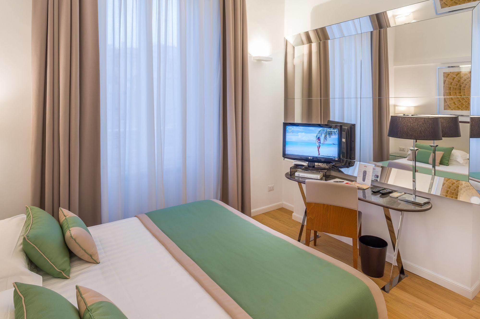 Les Diamants Spanish Steps Hotel 2*