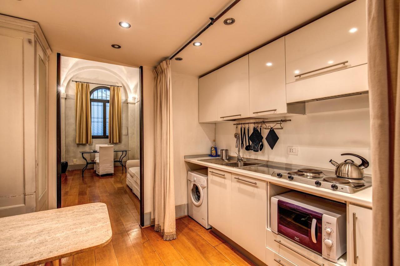 Magenta Collection Specchi Rome