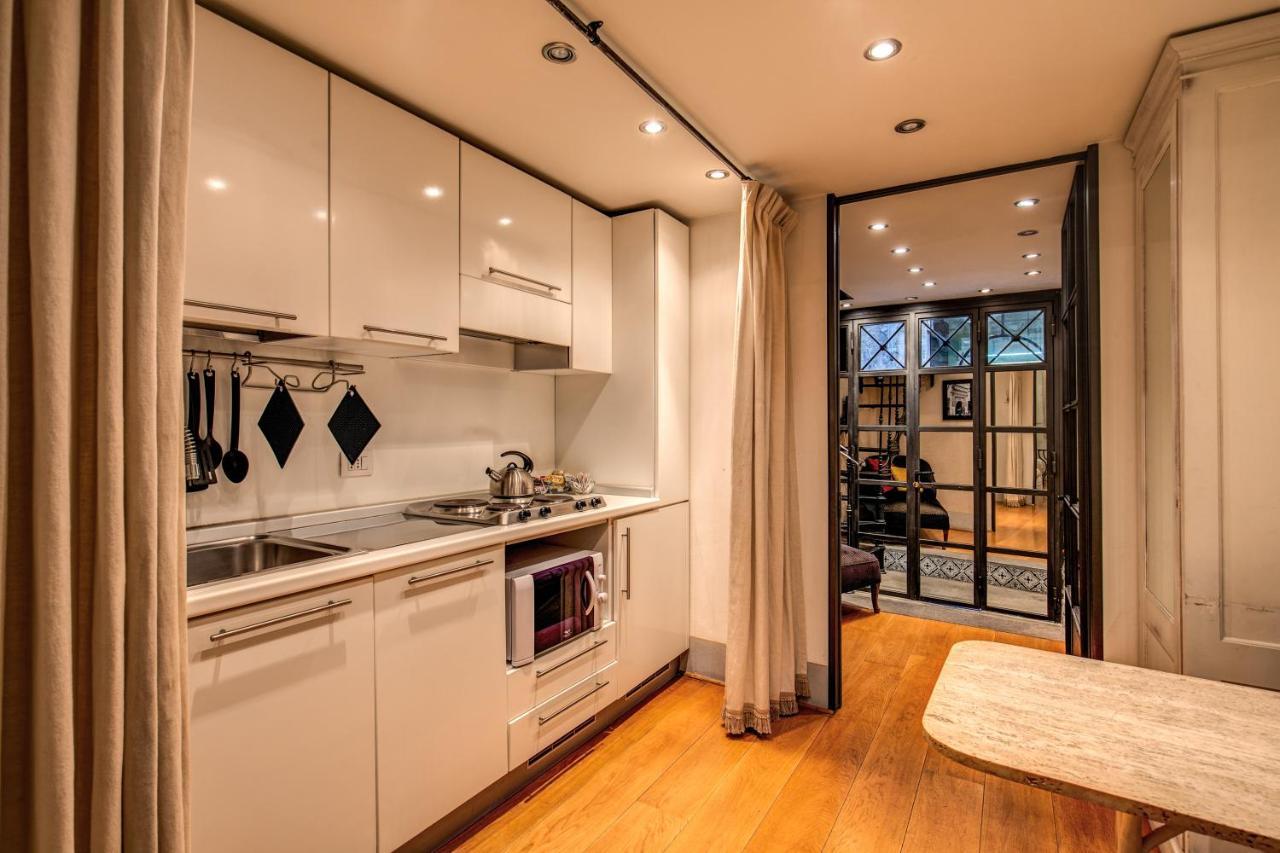 Magenta Collection Specchi Holiday home Rome