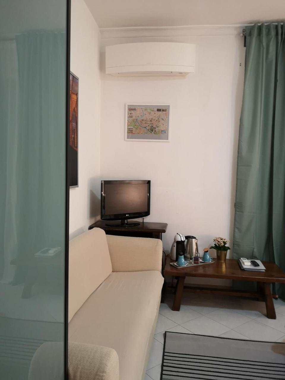 Suites Holiday Rooms *