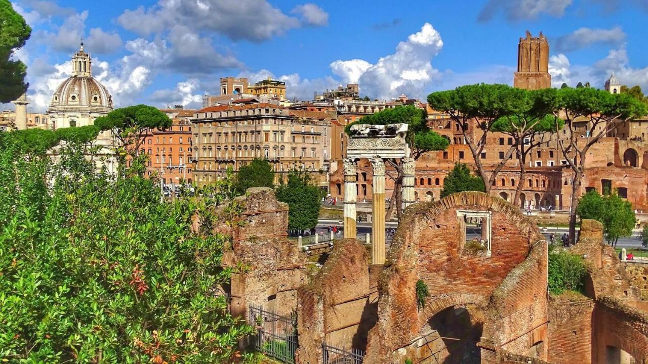 A Secret Corner * Rome