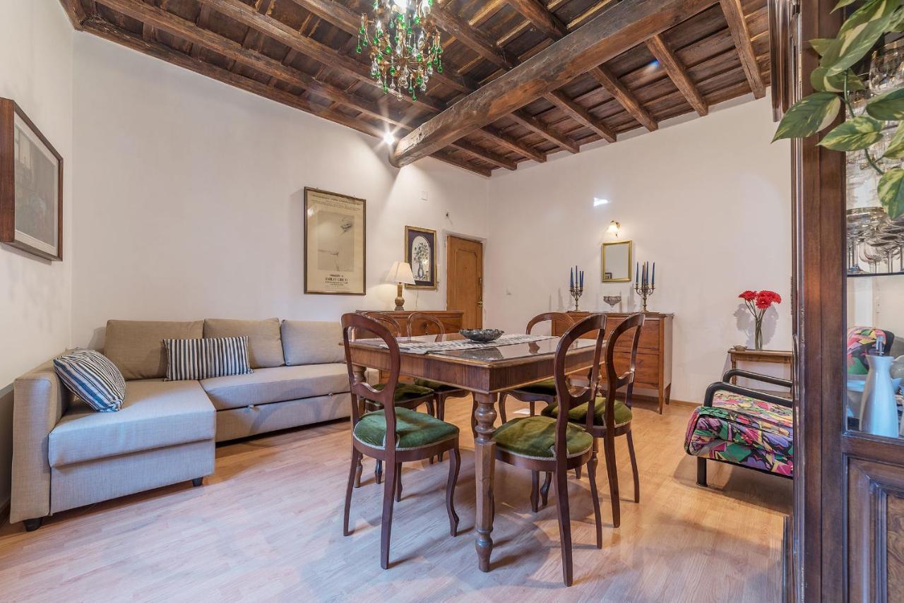 Montecitorio & Pantheon Stylish Flat Rome