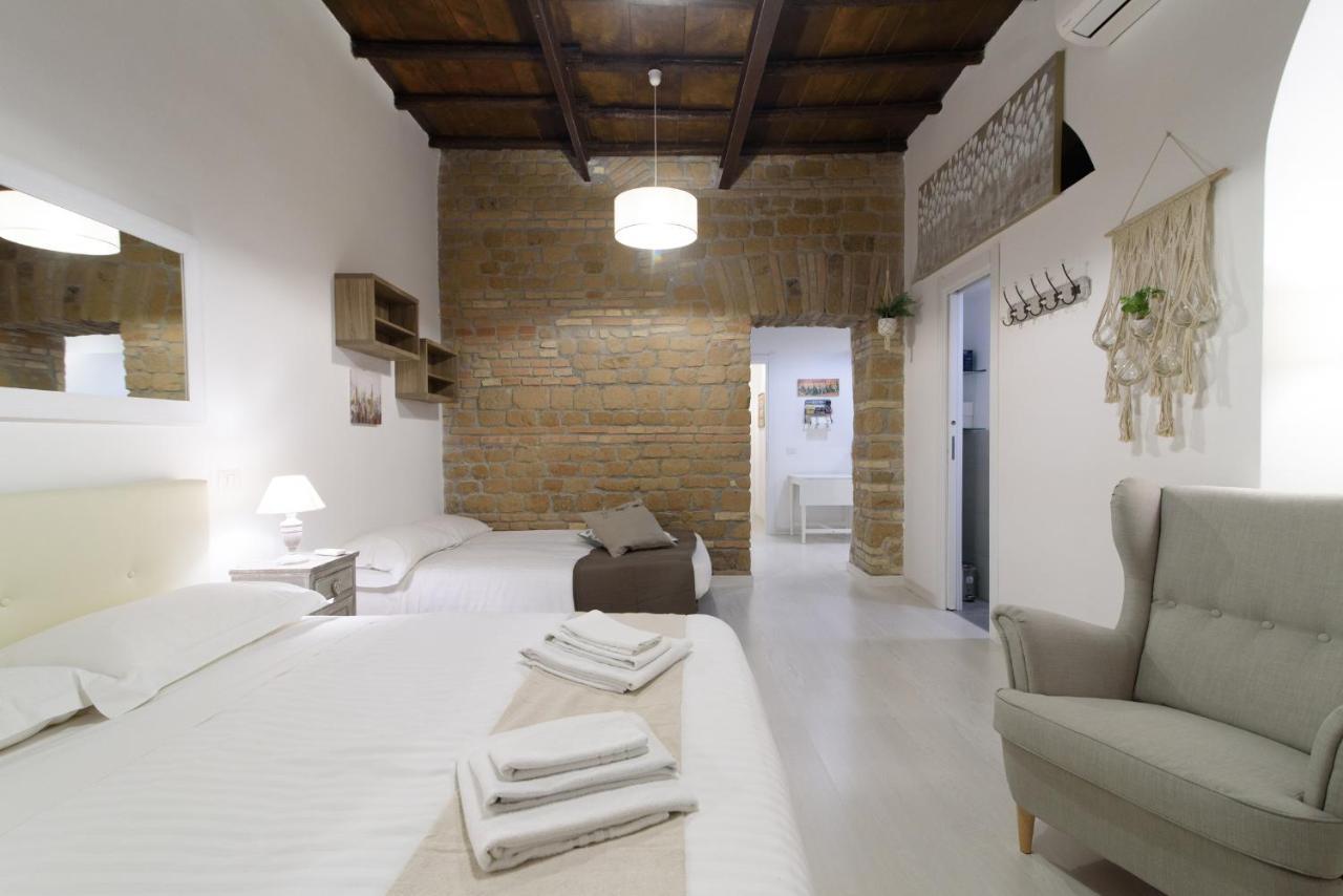 White Ostilia Apartment