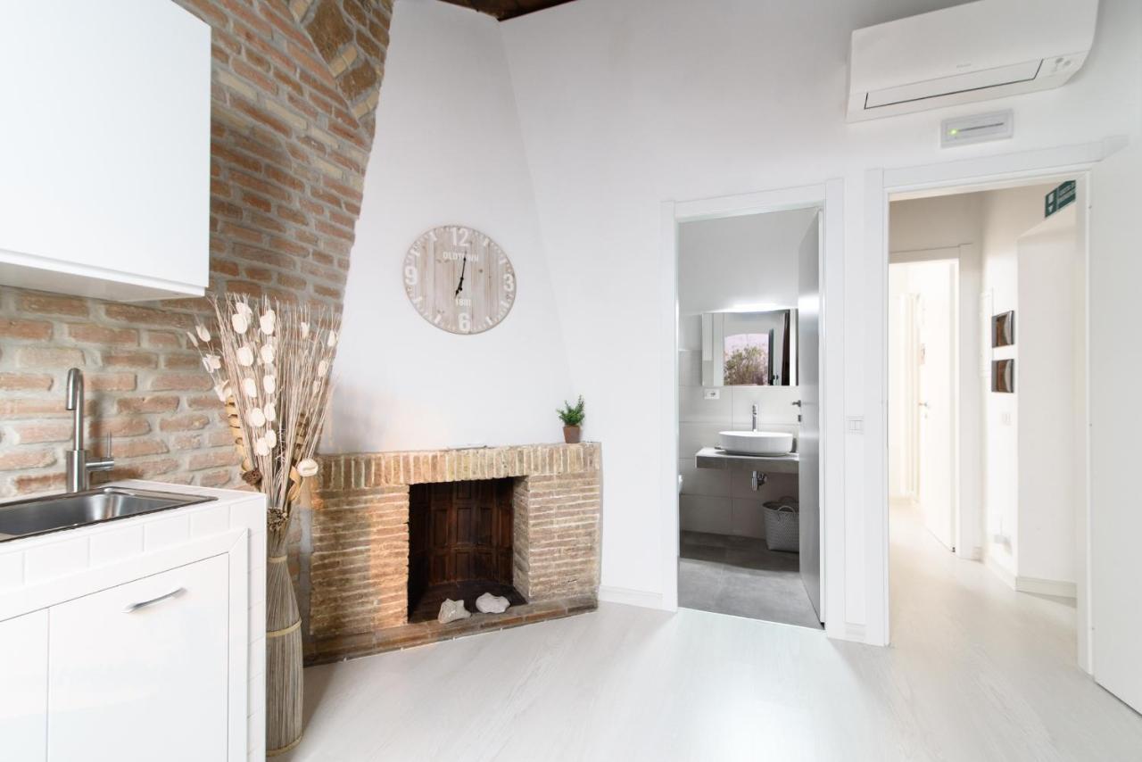 White Ostilia * Rome
