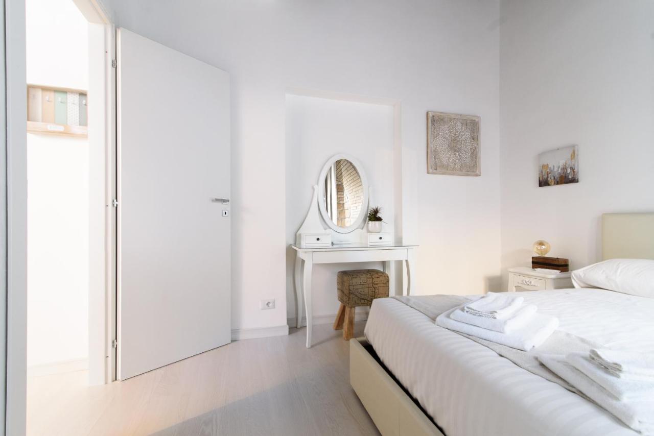 White Ostilia Apartment *