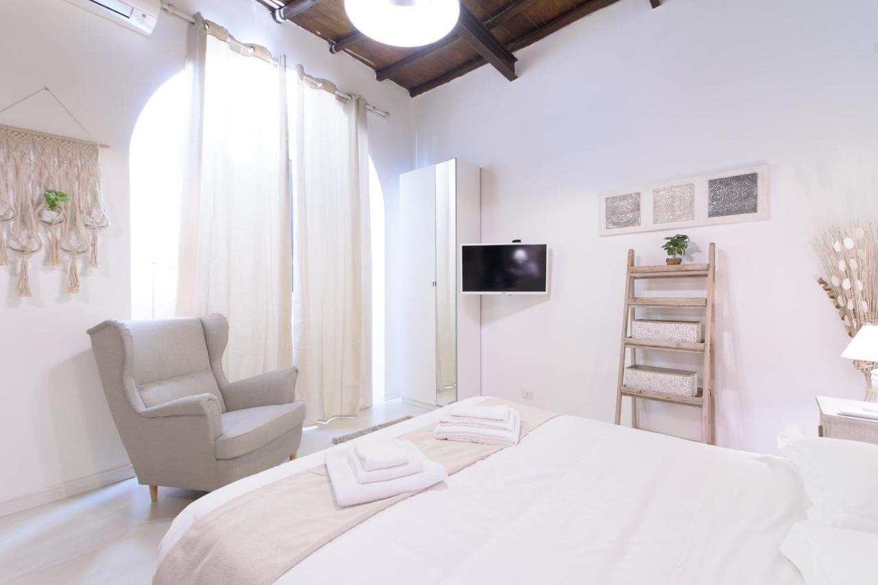 White Ostilia Apartment *