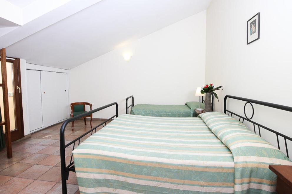 Casa Di Santa Francesca Romana A Ponte Rotto Guest house