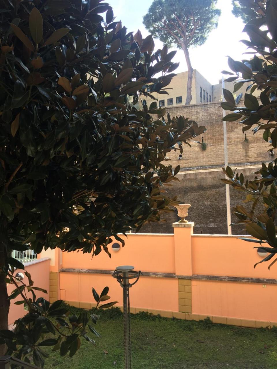 Vaticana Affittacamere 2*