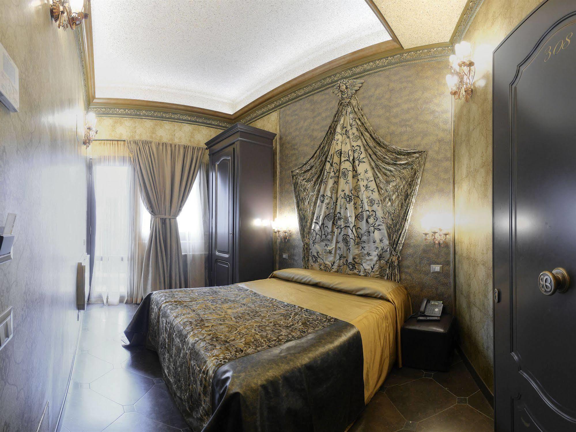 Antica Dimora Delle Cinque Lune Hotel