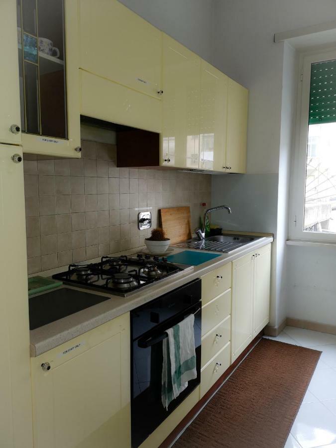 Guest house Suites Holiday Rooms