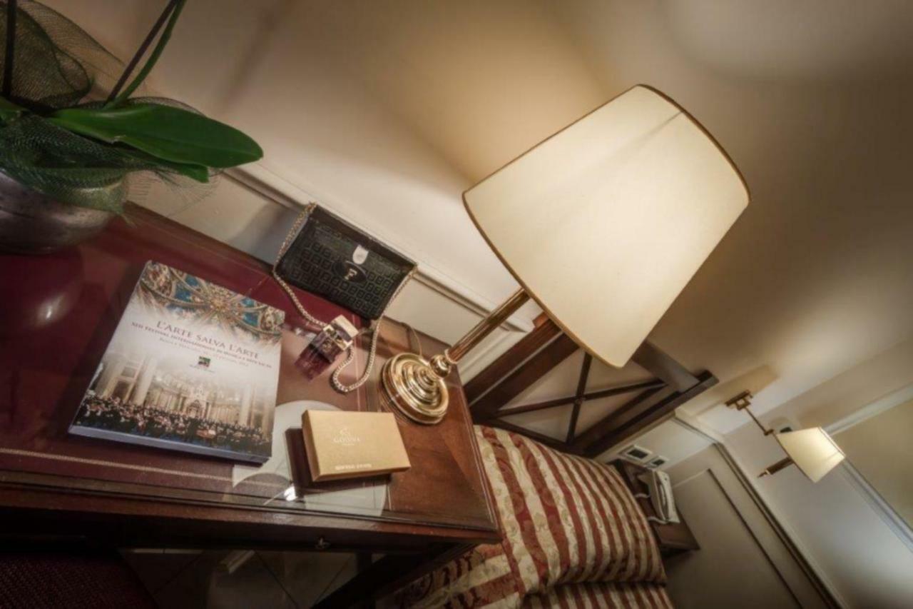 Residenza Paolo Vi Hotel 4*