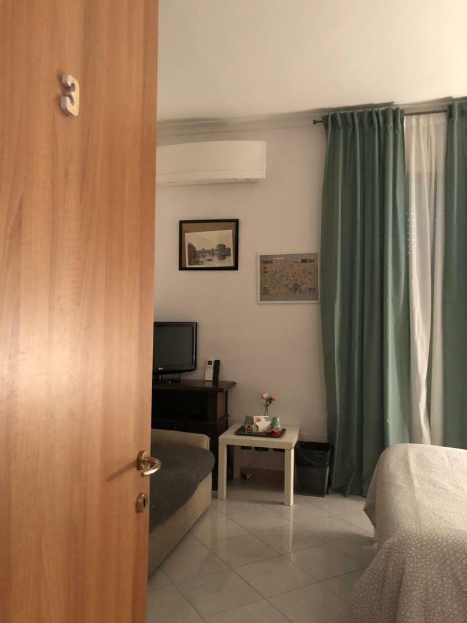 Suites Holiday Rooms *