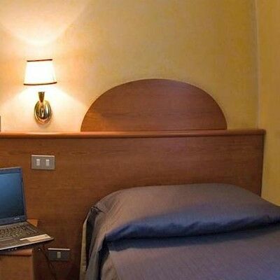 Laura Hotel