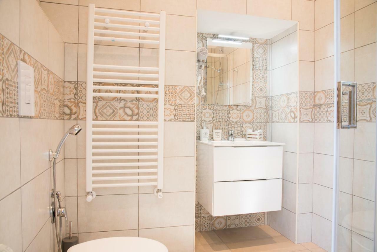 Lumiere Bed & Breakfast 2*
