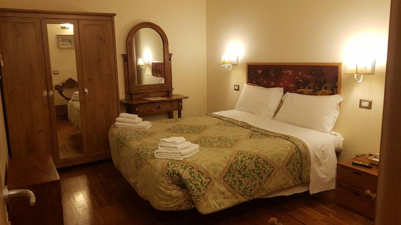 Aurelia Garden Gold Acomodação com café da manhã  2*