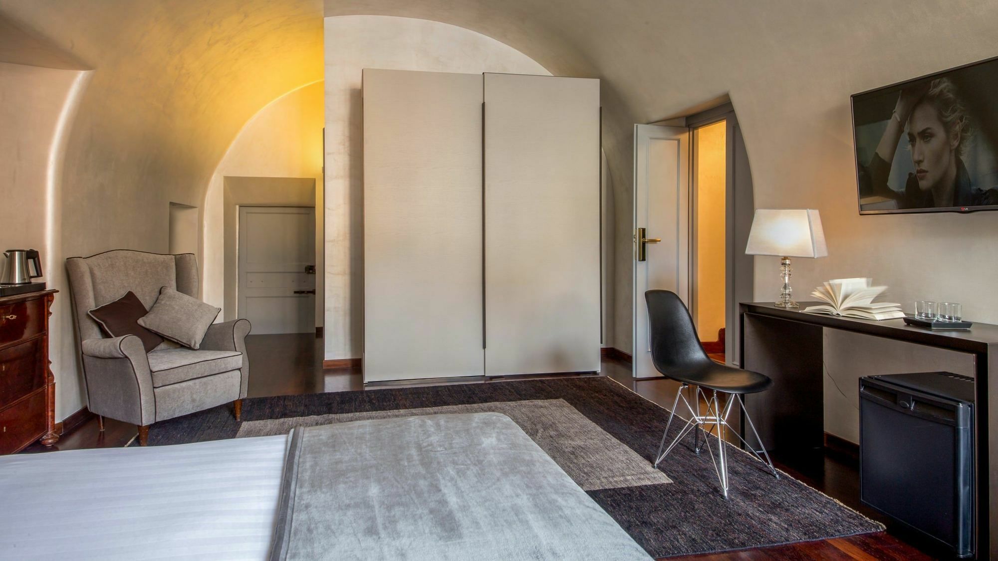 Palazzo De Cupis - And View