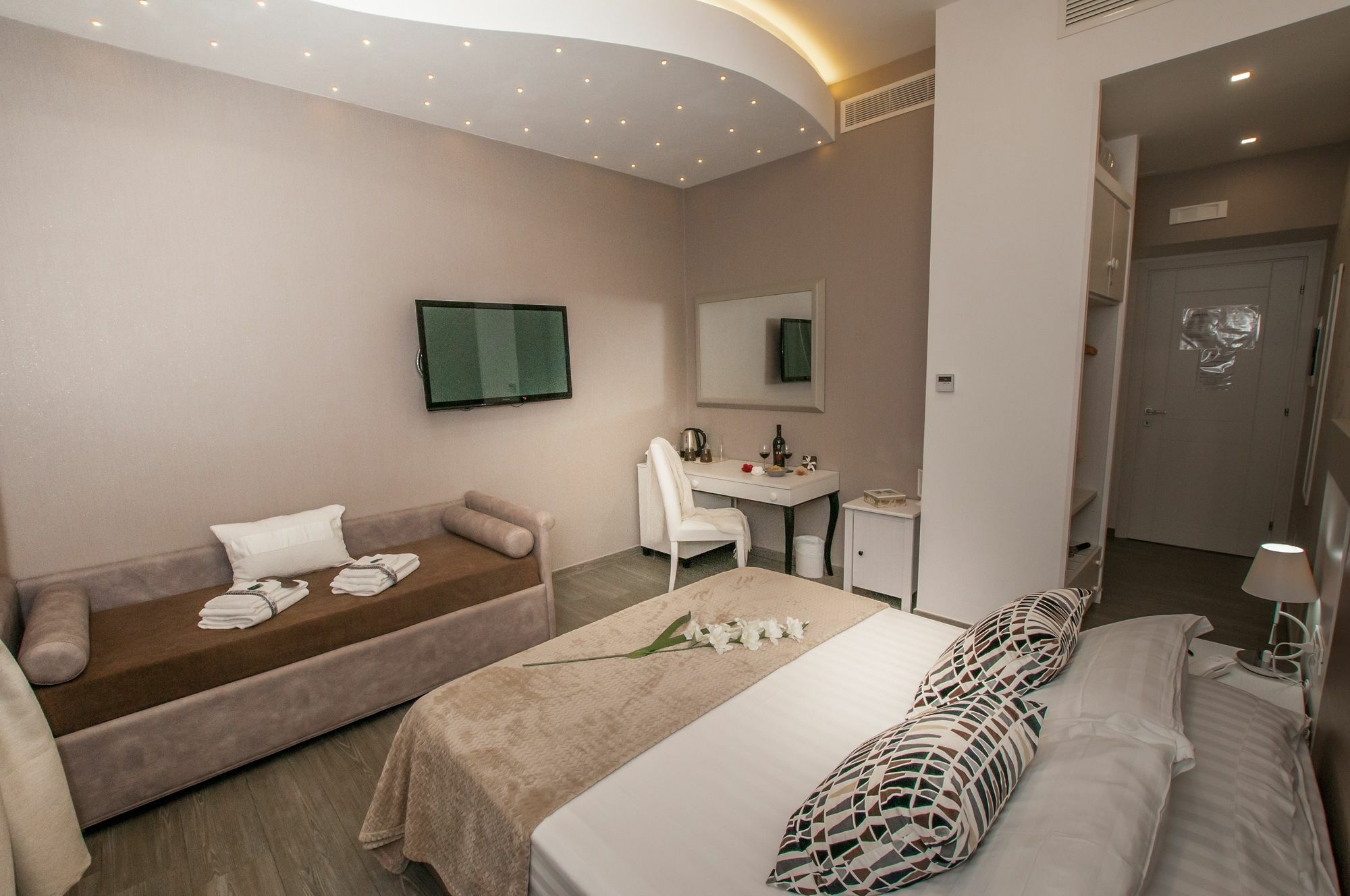 Guest house Elenoire & 3*