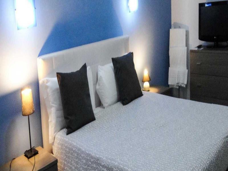 Guest house Suites Holiday Rooms
