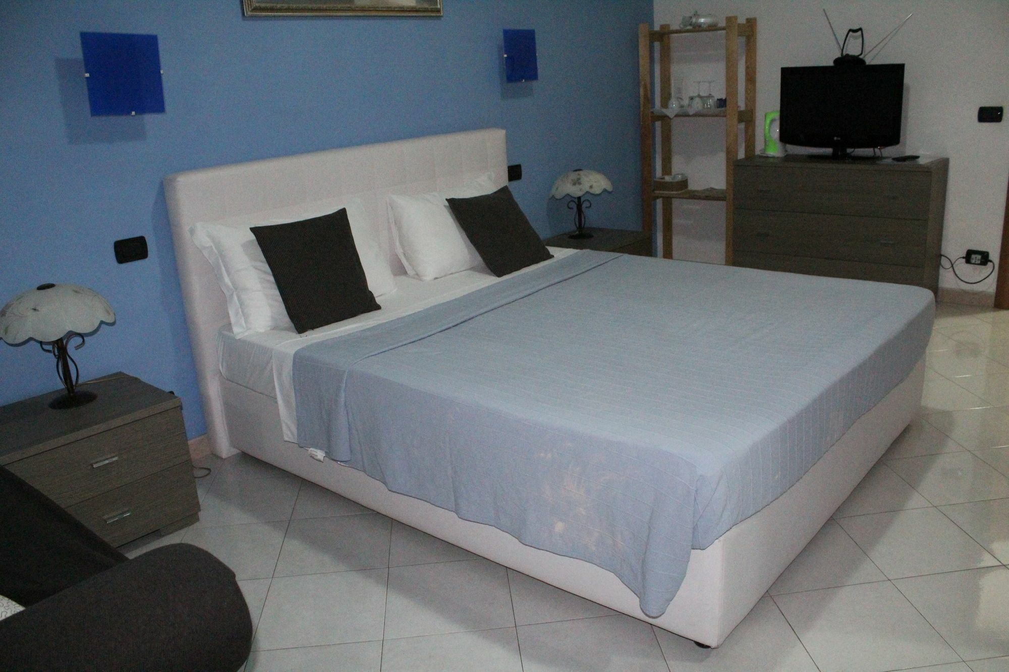 Guest house Suites Holiday Rooms