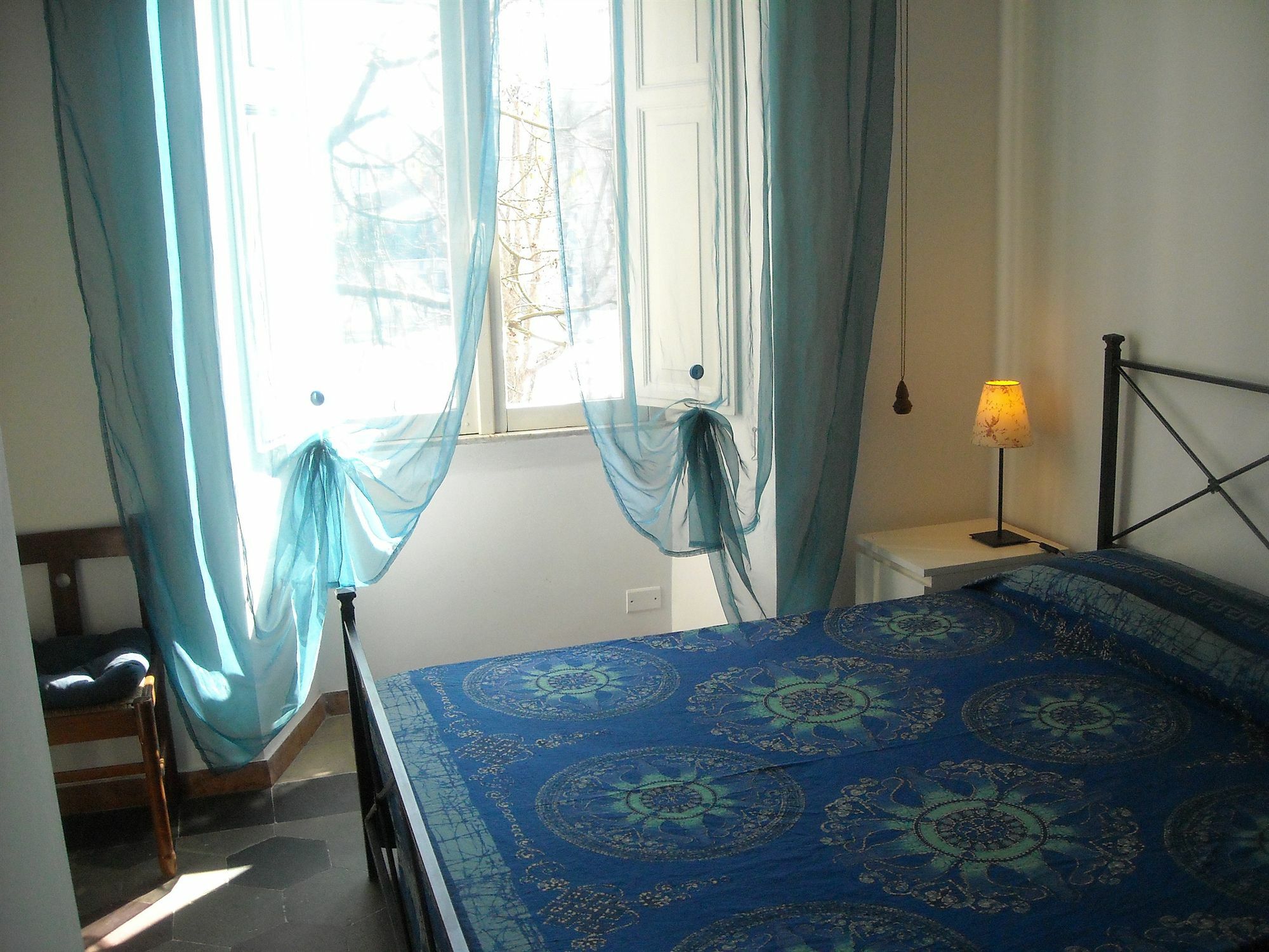 T&v House Bed & Breakfast