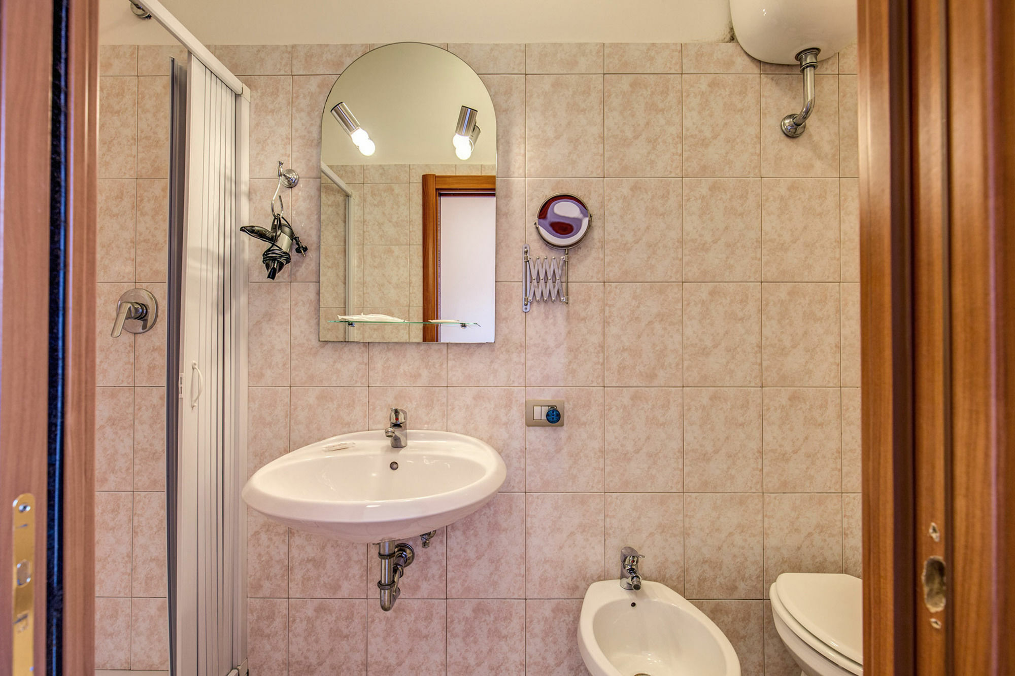 San Lorenzo Notte Bed & Breakfast Rome