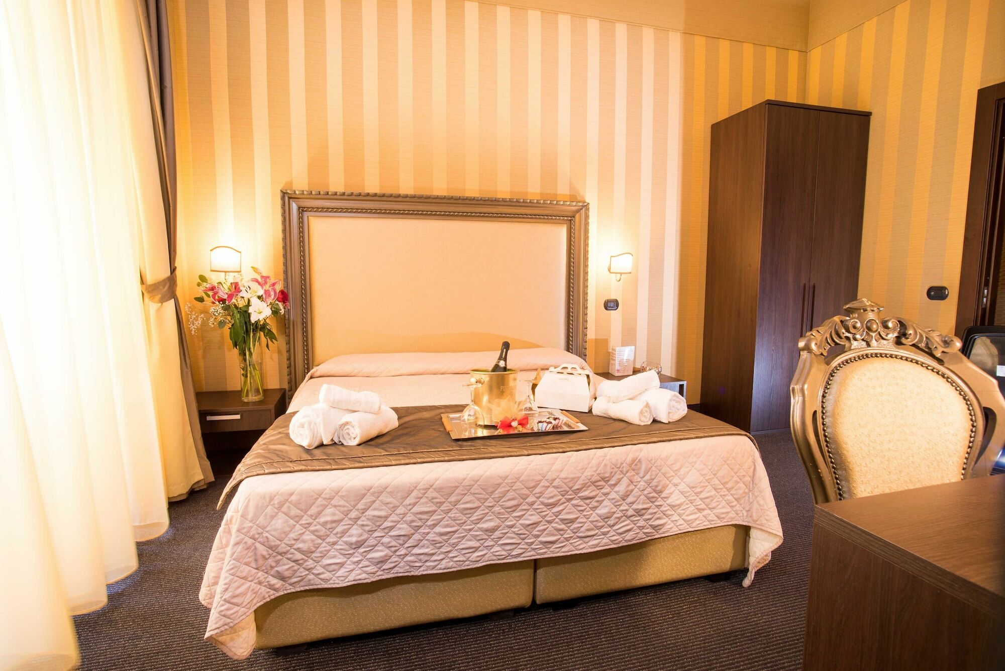 Gasthuis Nice Rome Holiday 4*