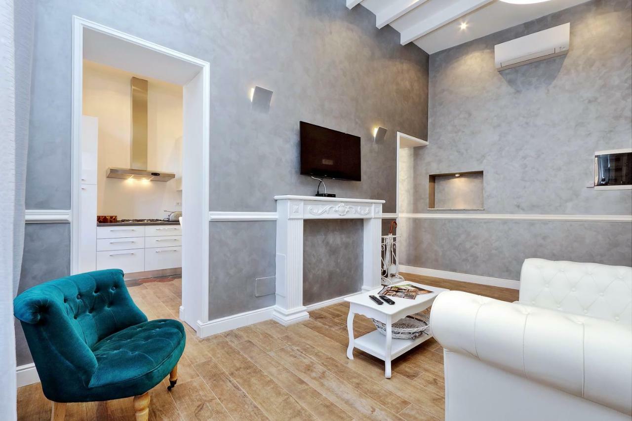 Luxury Sabina 50 Mt From Trevi Fountain Roma