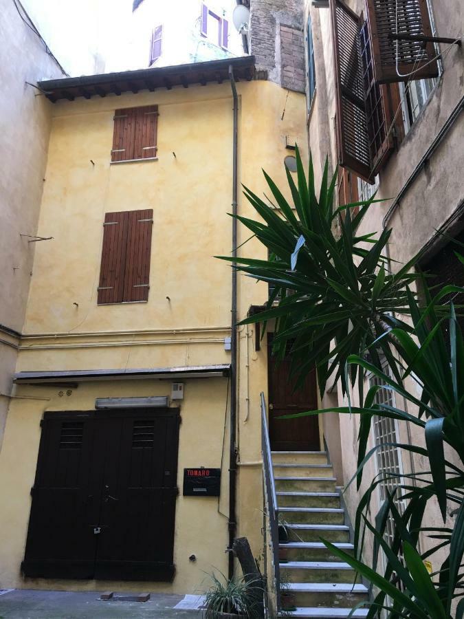 Behind Navona * Rome