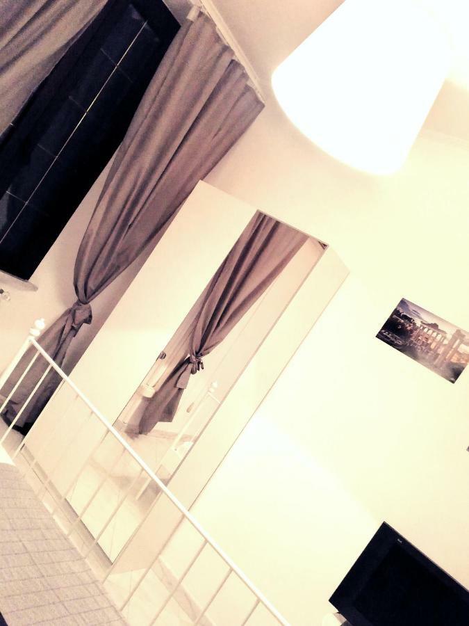 Rhome Sweet Rhome Apartment