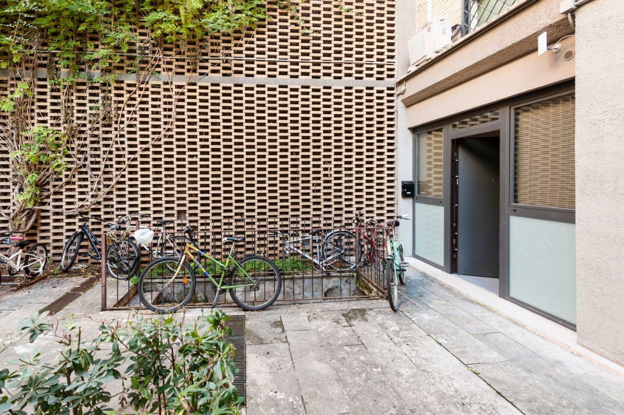 Pyramid House * Roma