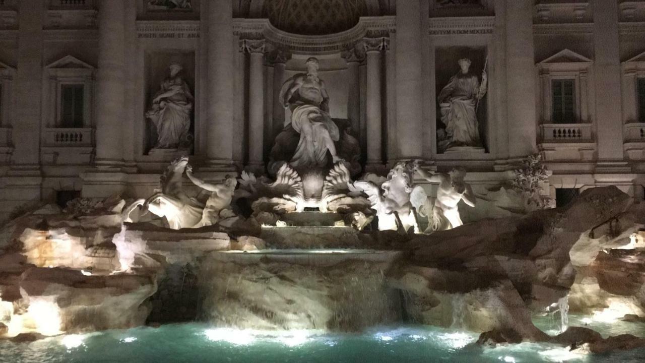 Unique View Trevi Fountain * Rome
