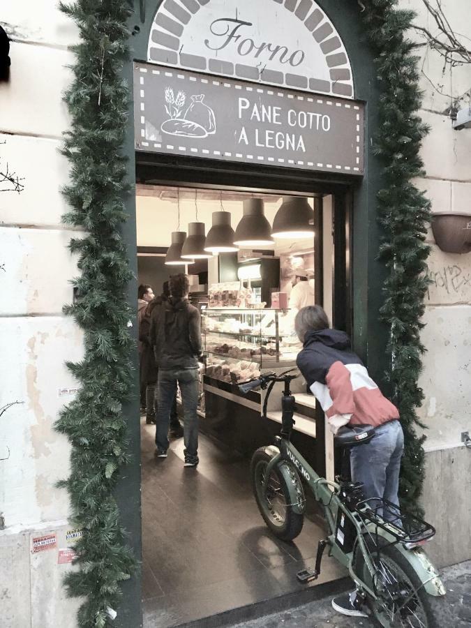 Trastevere Via Del Moro *
